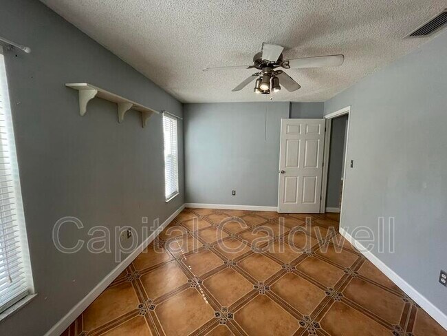 Building Photo - 12813 Starling Dr