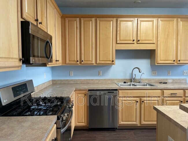 Building Photo - 3215 Omohundro Ave