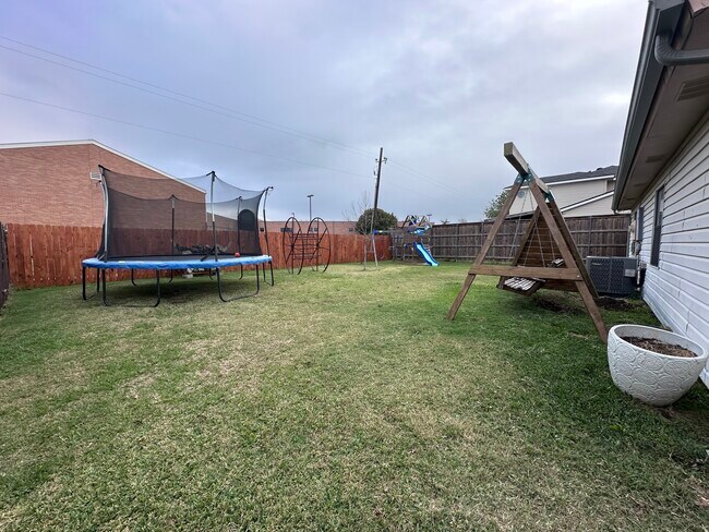 Building Photo - 6916 Elliot Ct