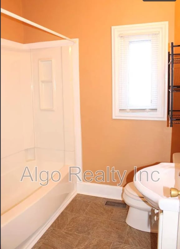 Building Photo - 861 Marion St