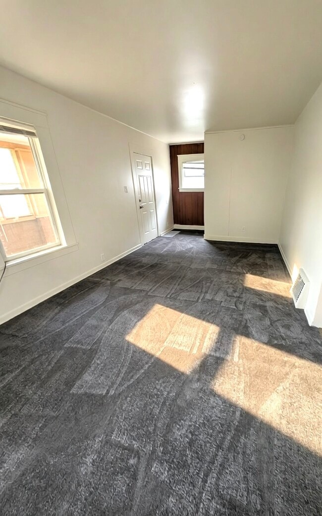 Building Photo - 2442 Gibson St