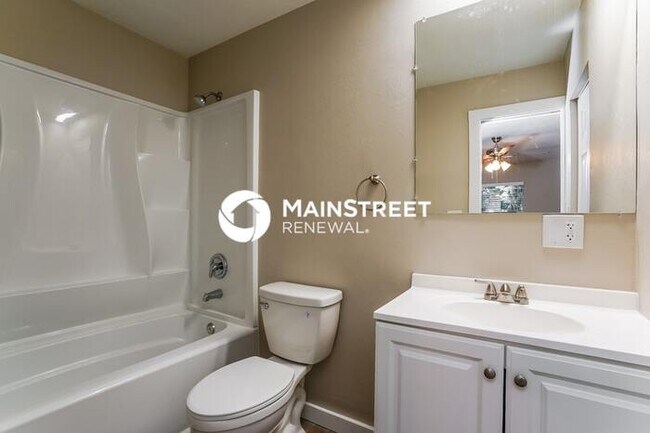 Building Photo - 3 Bedroom Pet-Friendly Home in Fort Myers, FL with Main Street Renewal