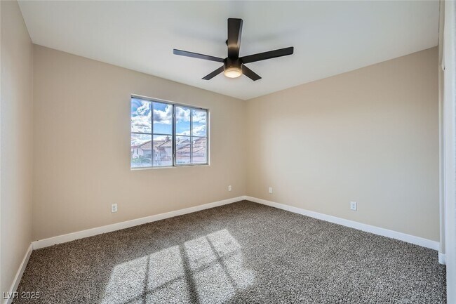 Building Photo - 9272 W Viking Rd