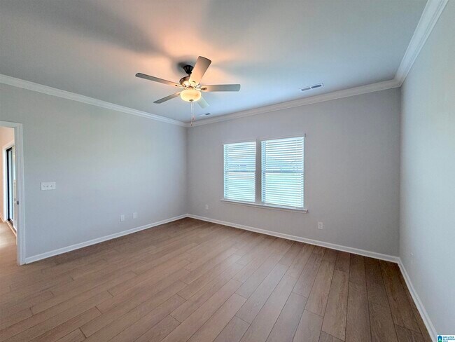 Building Photo - 305 Susan Lynn Dr