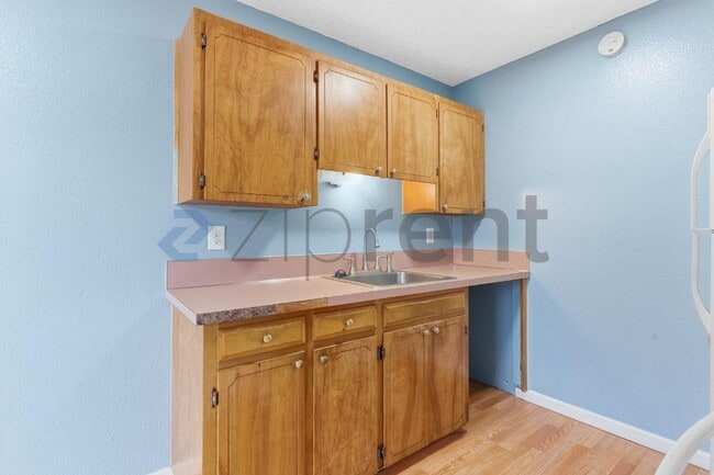 Building Photo - 11036 NE Wygant St