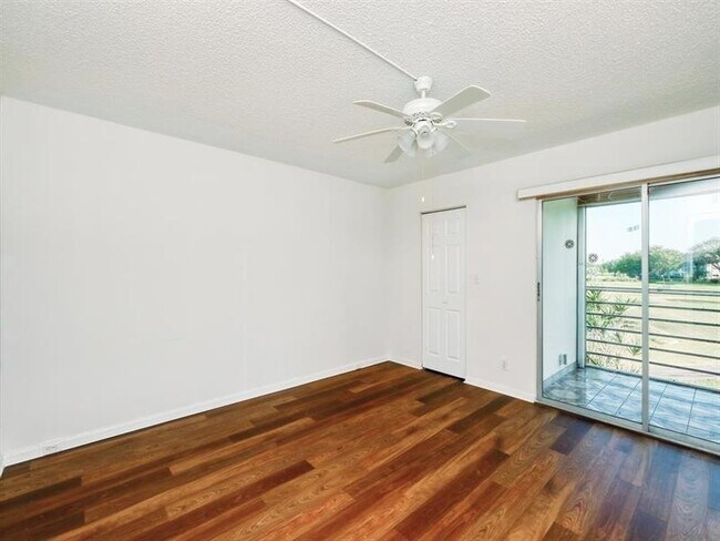 Building Photo - 4701 Martinique Dr