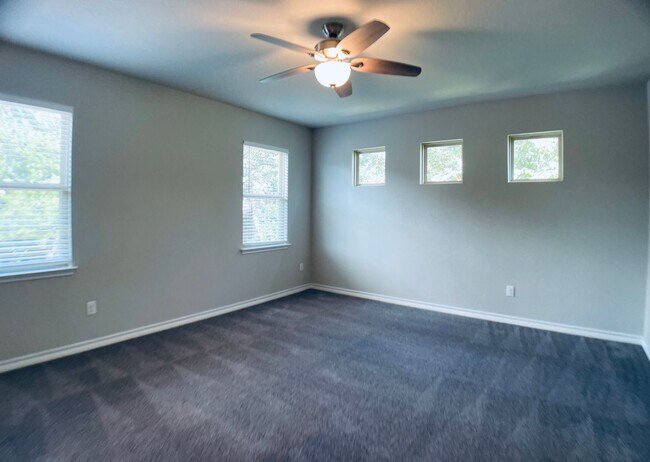 Building Photo - Charming Nestled Home near 281 and 1604