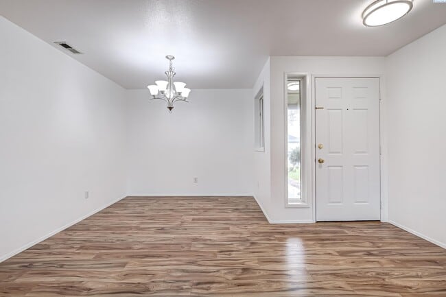 Building Photo - Nice Home, Yard care Included