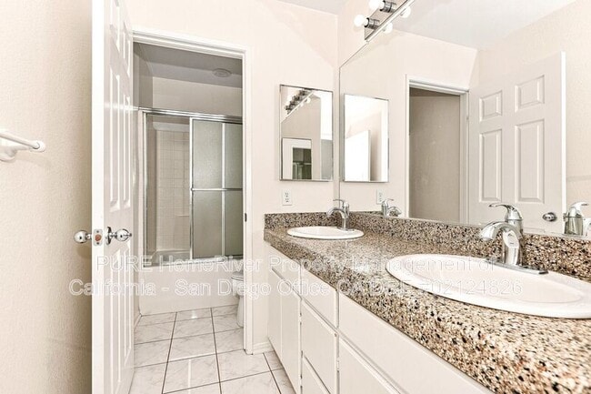 Building Photo - 4849 Lake Shore Pl