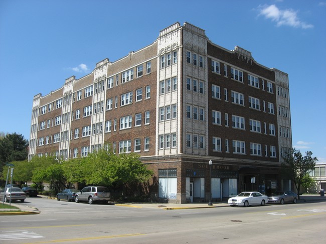 Primary Photo - Southmoor Apartments