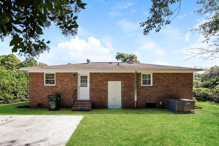 Building Photo - 3310 Jules Dr