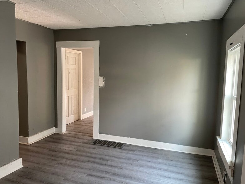 Building Photo - 2148 N Graceland Ave