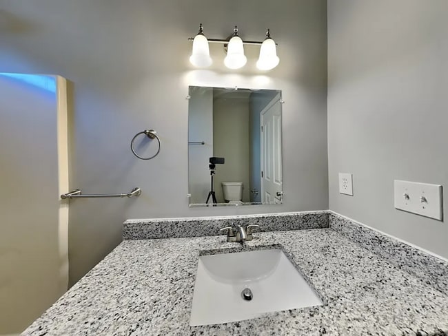 Building Photo - 14642 Eastgrove Dr