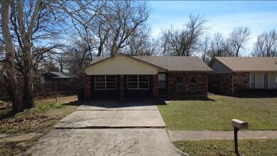 Building Photo - Beautiful, spacious home in Del City!