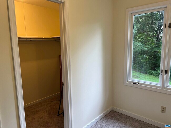 Building Photo - 14150 James River Rd