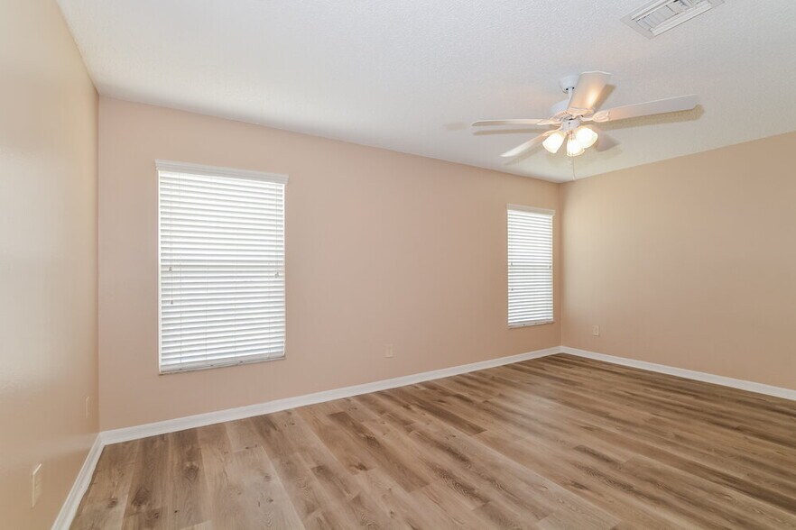 Building Photo - 310 Country Lakes Cir