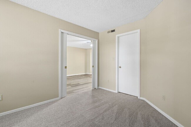 Building Photo - 1065 Acapulco Ct