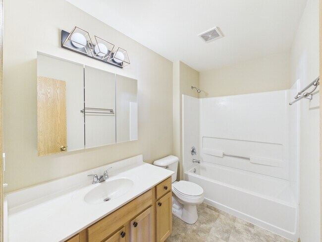 Building Photo - 917 Silverstone Dr