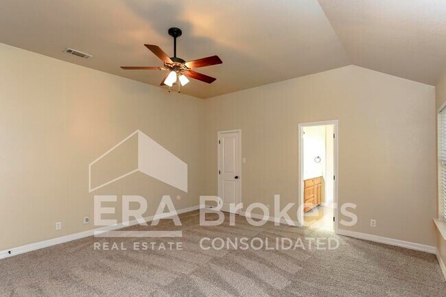 Building Photo - 2013 Drawbridge Dr