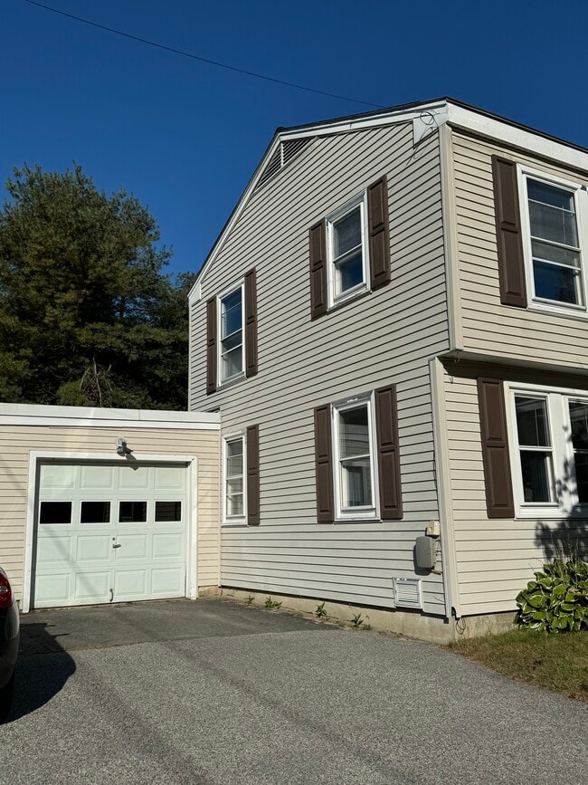 Building Photo - 10 Windorf Cir