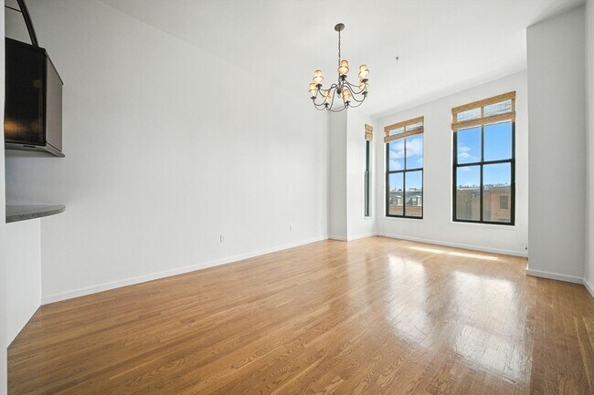 Building Photo - 567 Tremont St
