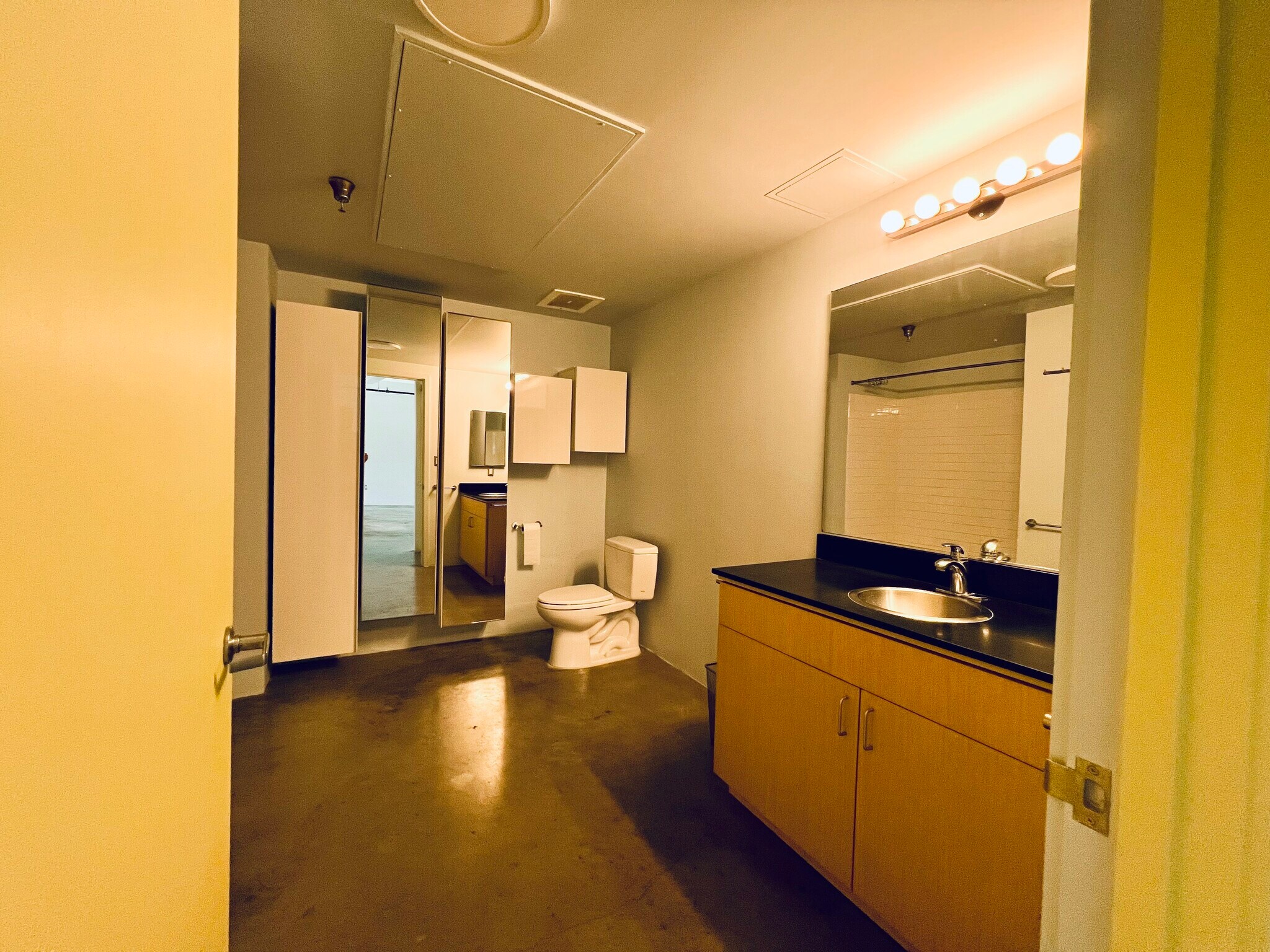 Building Photo - 200 N San Fernando Rd