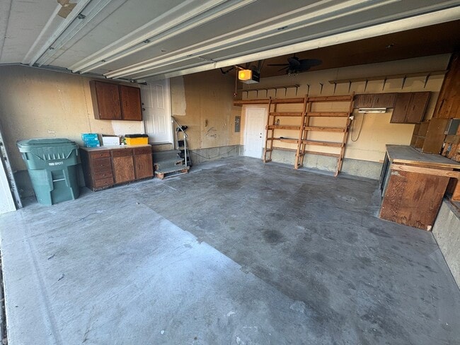 Building Photo - 3 bedroom 2 bathroom house