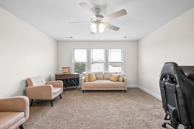 Building Photo - 525 Bloomington Trce