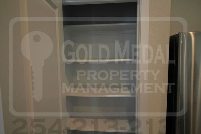 Building Photo - 335 Black Opal Dr