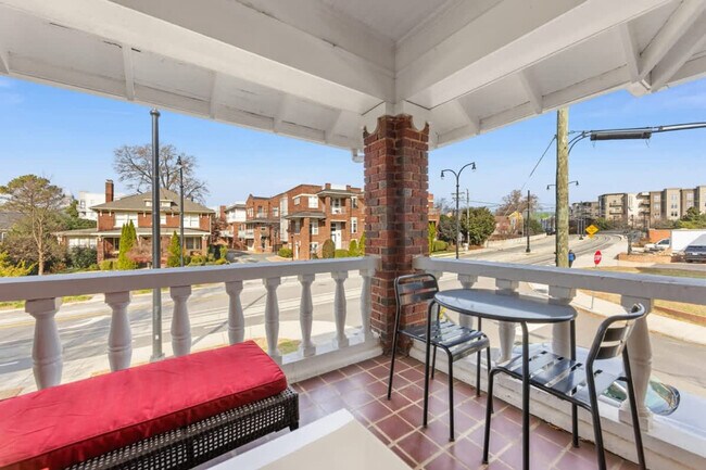 Building Photo - 536 Hawthorne Ln