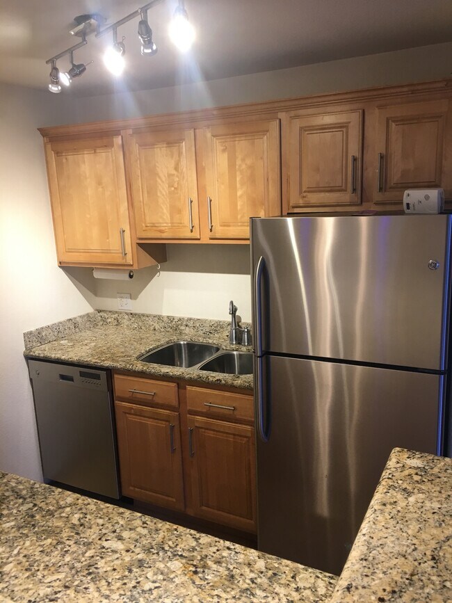 Building Photo - 2345 N Clay St