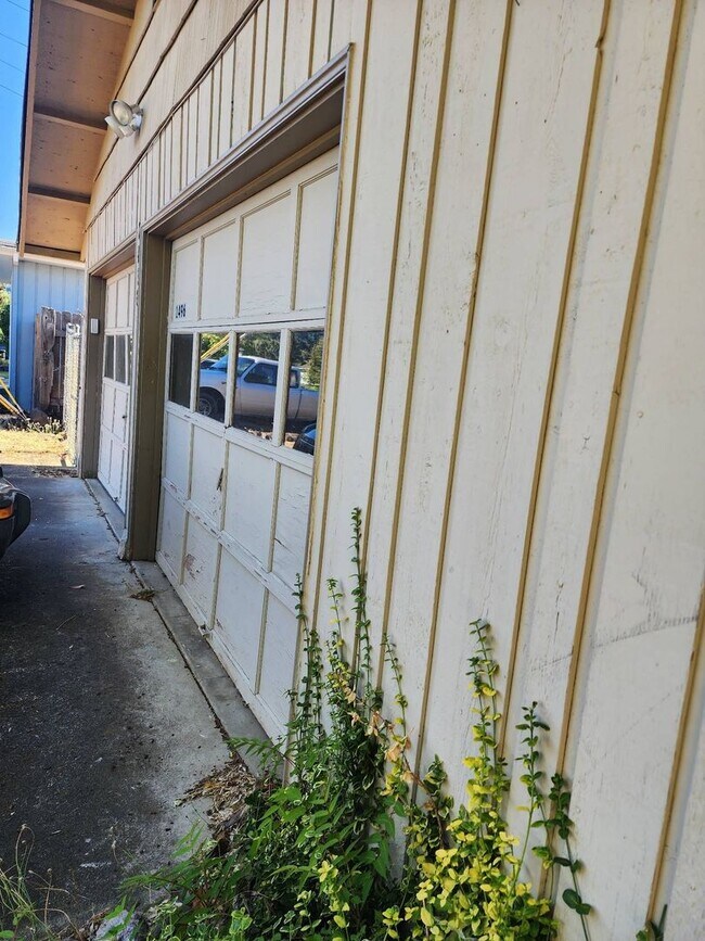 Building Photo - Wonderful 3 -bedroom with Garage