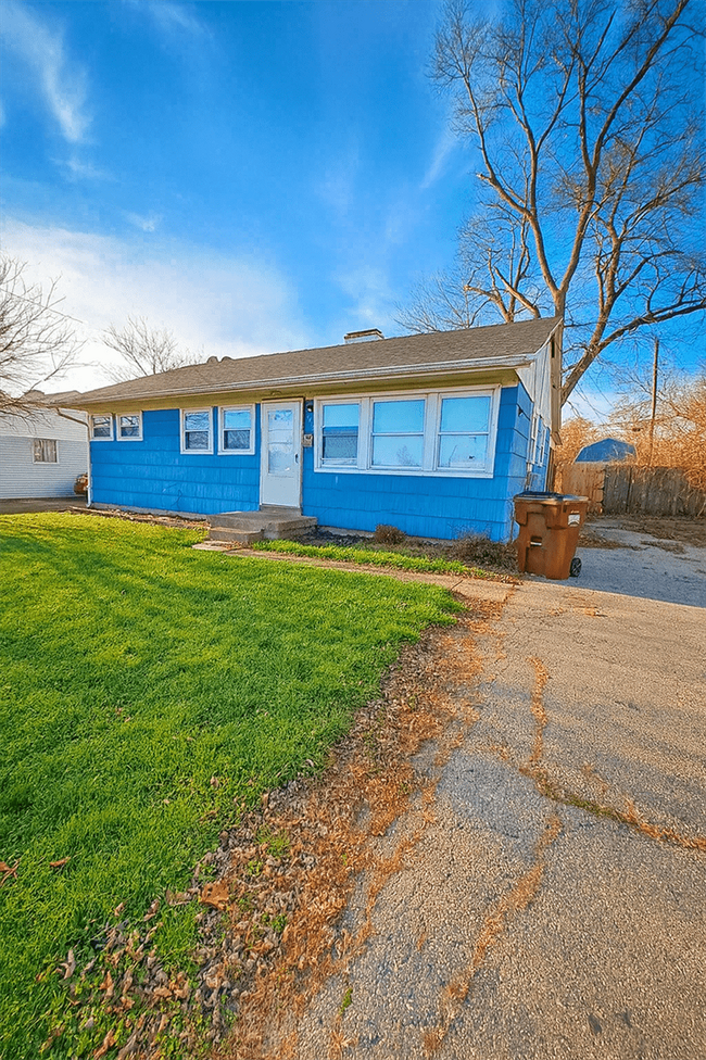 Primary Photo - 4415 Thompson Dr