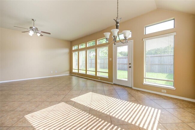 Building Photo - 5615 Stoneridge Ct