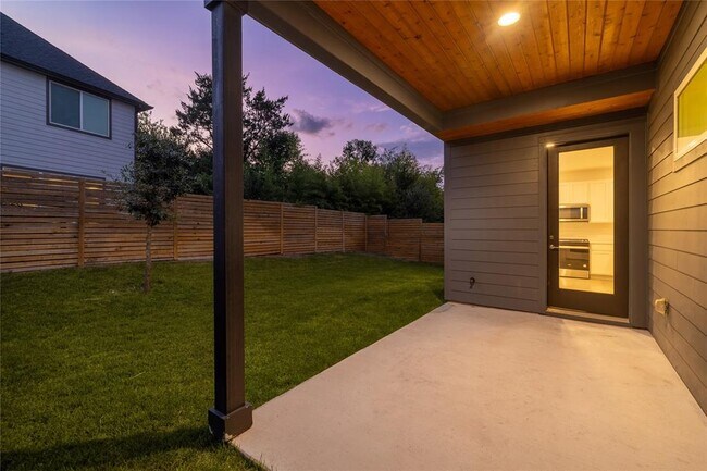 Building Photo - 1192 Sarabeth Way