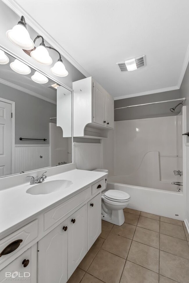 Building Photo - 5005 Longstreet Pl