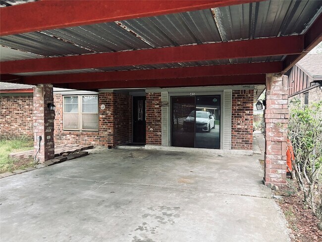 Building Photo - 415 Zinn Dr