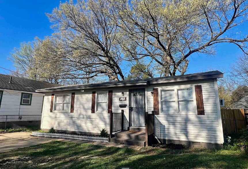 Primary Photo - 847 Marianna St