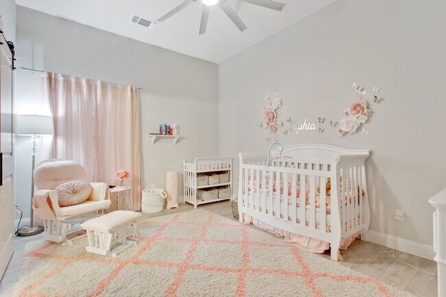 Building Photo - 5-Bedroom Pool & Spa Home in Masterpiece Estates