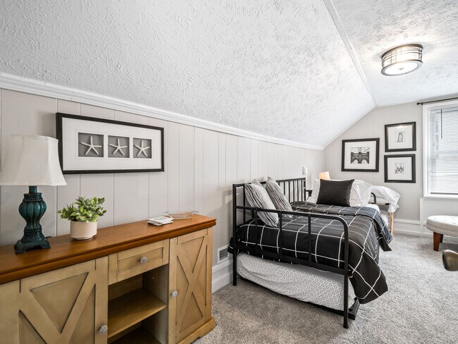 Building Photo - 971 Hayes Ave