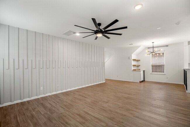 Building Photo - 10477 Pineland Dr