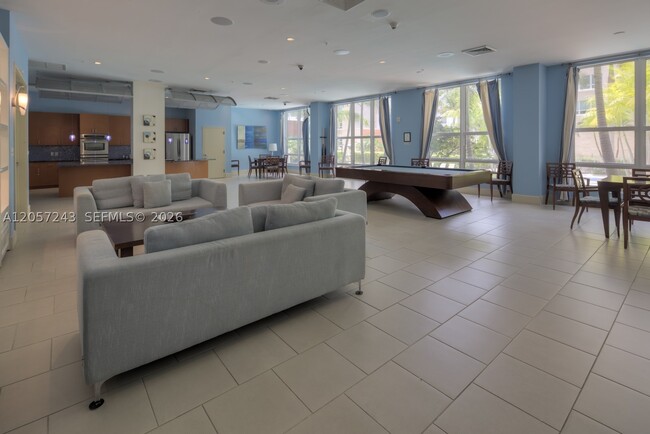 Building Photo - 2000 N Bayshore Dr