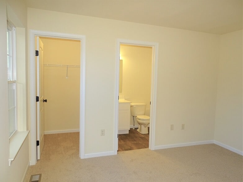 Building Photo - 818 Byler Cir