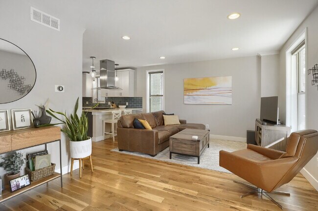 Building Photo - Charming Home in the Baker Neighborhood!
