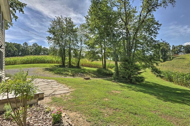 Building Photo - 240 Farmhouse Ln