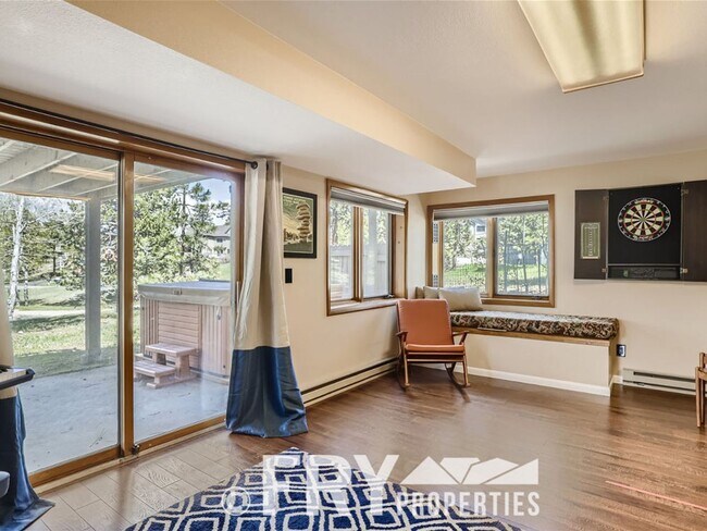 Building Photo - Luxury Rental in Beautiful Colorado Foothills