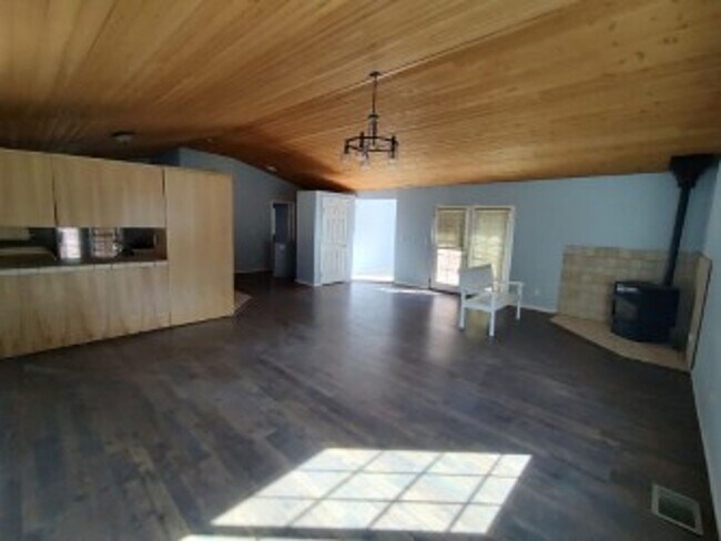 Building Photo - Move-In Ready 3-Bedroom Cabin-Style Home with Huge Yard, Deck & Garage in Pine Mountain Club