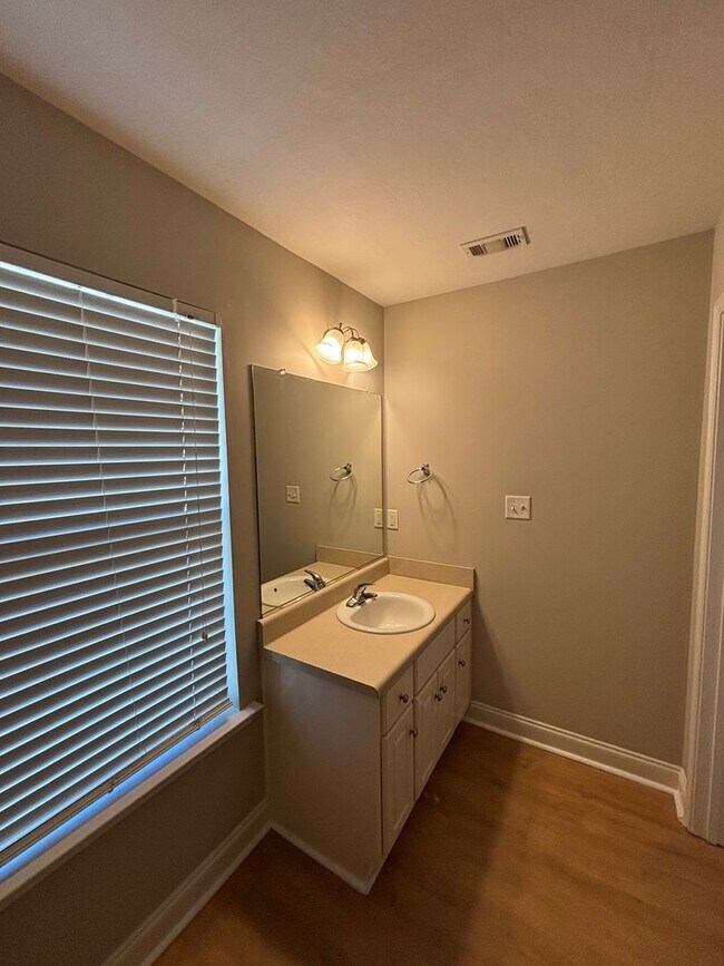 Building Photo - 806 Whispering Willow Ct