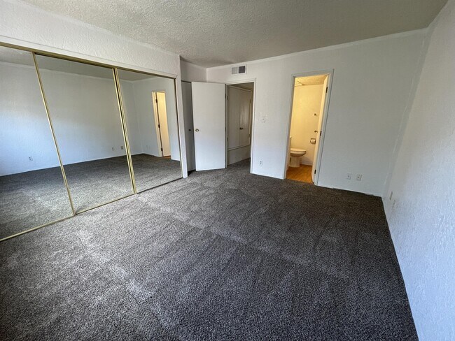 Building Photo - 6041 Sequoia Rd NW