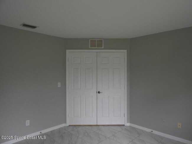 Building Photo - 394 Mott St SW